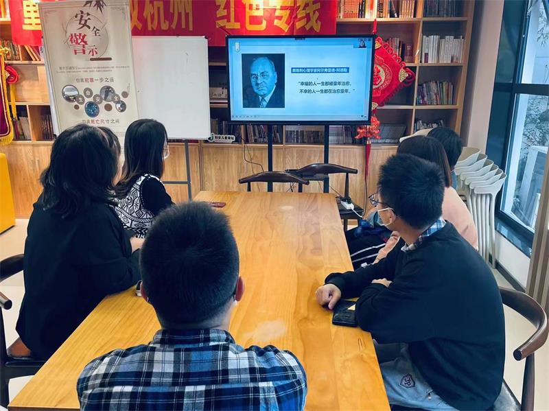 少妇白洁
家庭教育研究院巾帼文明岗教育行